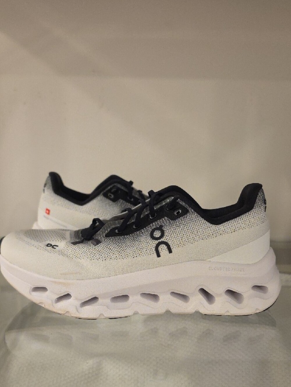 OC womens running Cloudtilt Sneakers in White/Black Size 7.5" new without box - Picture 3 of 11